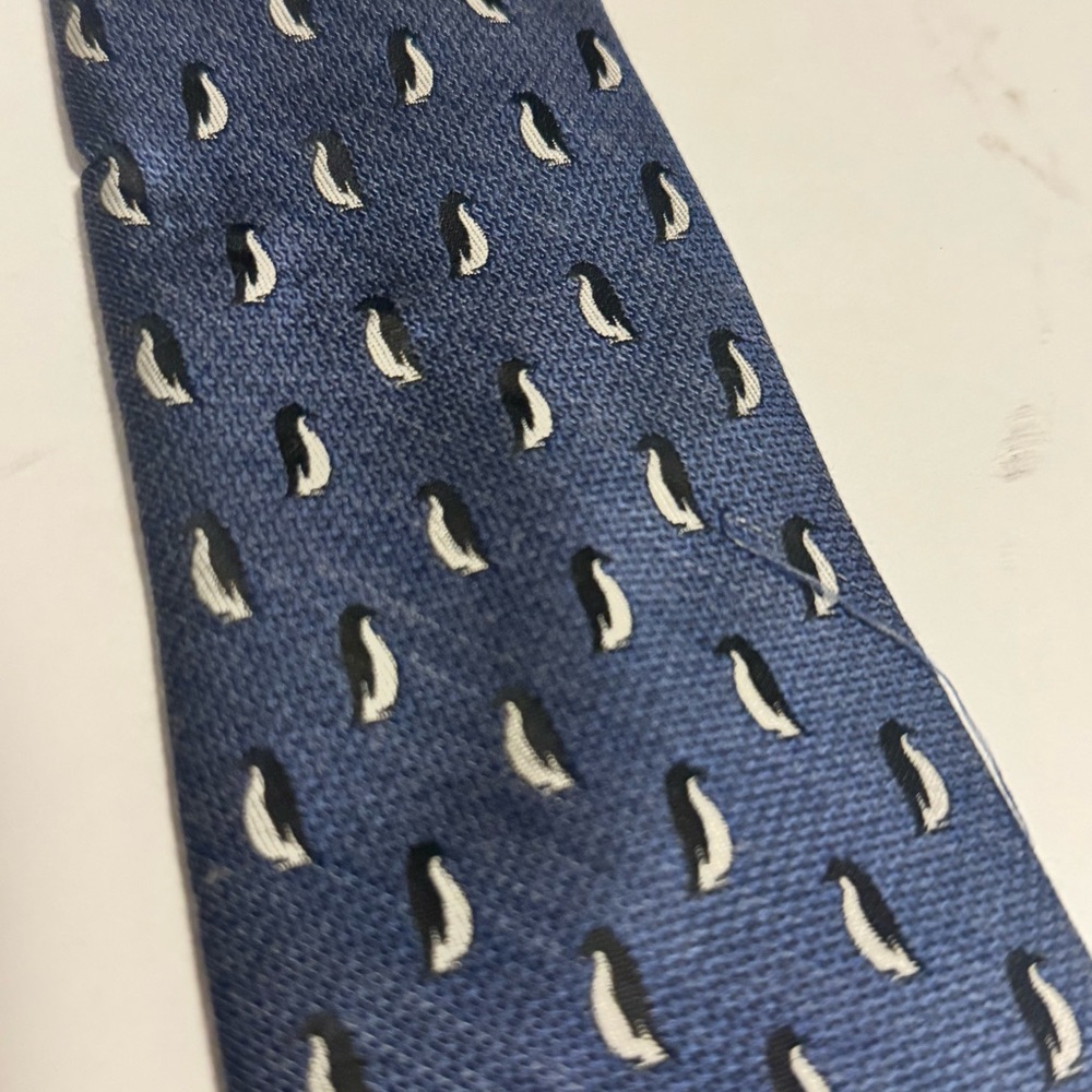 Van Heusen Navy Tie‎ with Silver Accents - Picture 3 of 3